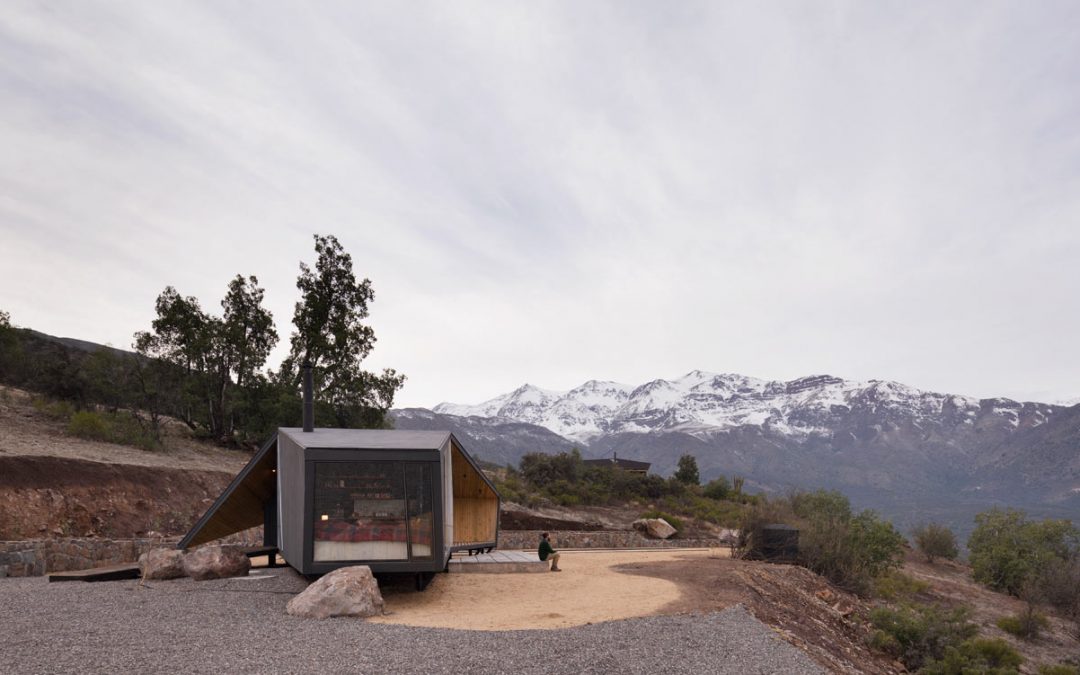 En pequeño refugio en la montaña / Gonzalo Iturriaga Arquitectos
